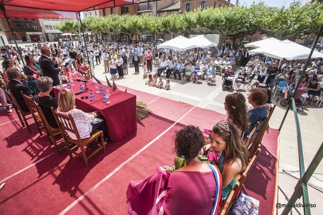 Proclamación de reinas y celebración de concejo abierto en Melgar de Fernamental en el Día de Santiago.