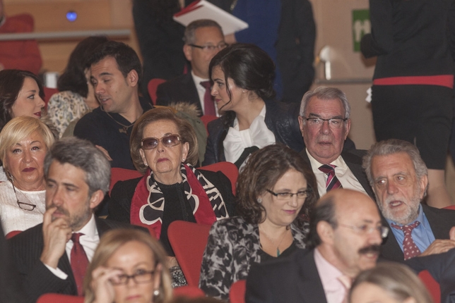 Autoridades y representantes de todos los estamentos sociales estuvieron presentes en el acto en el que se entregaron los premios Martinillos a los valores humanos, deportivos, culturales y empresariales.  / ALBERTO RODRIGO