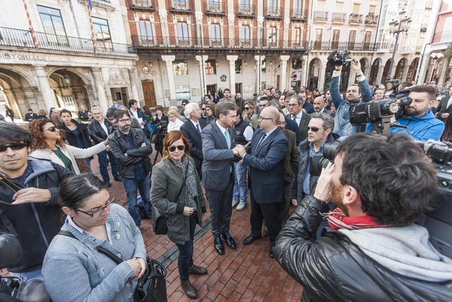 Concentración en la Plaza Mayor en repulsa por el asesinato a manos de expareja de Yolanda Pascual, compañera periodista de El Mundo-El Correo de Burgos.