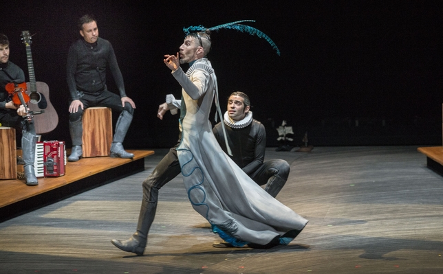 La Compañía Nacional de Teatro Clásico y Ron Lalá representaron 'Cervantina' en el Teatro Principal.  / JESÚS J. MATÍAS
