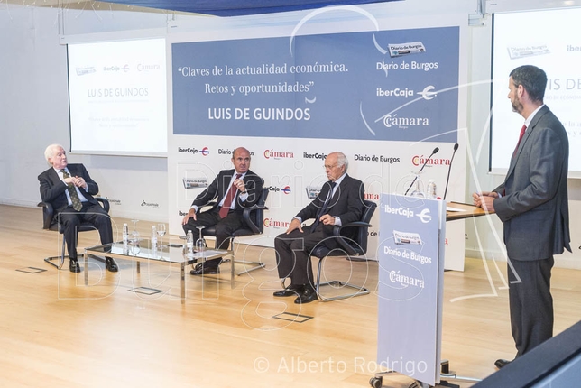 Luis de Guindos visitó Burgos en marco del encuentro organizado por la Cámara de Comercio, Ibercaja y Diario de Burgos  / ALBERTO RODRIGO