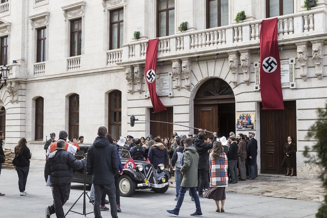 Los nazis ocupan el Palacio de la Diputación durante el rodaje de la película 'Red de Libertad'.