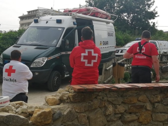 Un equipo de Cruz Roja ha apoyado a los GEAS de la Guardia Civil en la búsqueda.