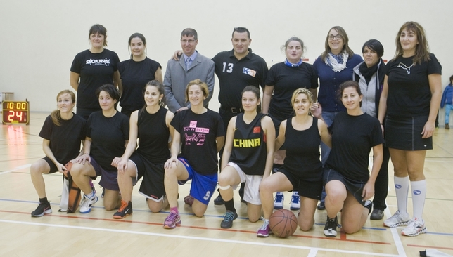 Con el equipo femenino de grandes jugadoras veteranas, en 2015.
