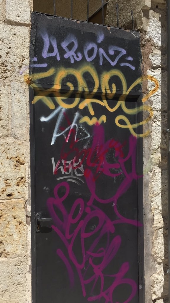 Con los grafiteros a punto de colarse en su cama  / Diario de Burgos