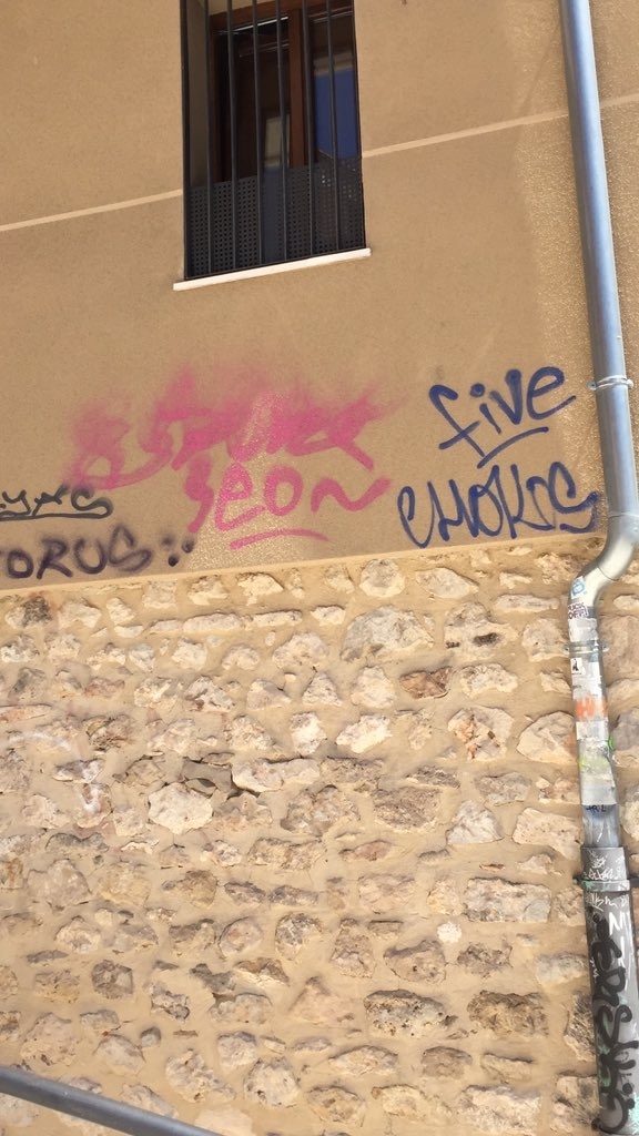 Con los grafiteros a punto de colarse en su cama  / Diario de Burgos