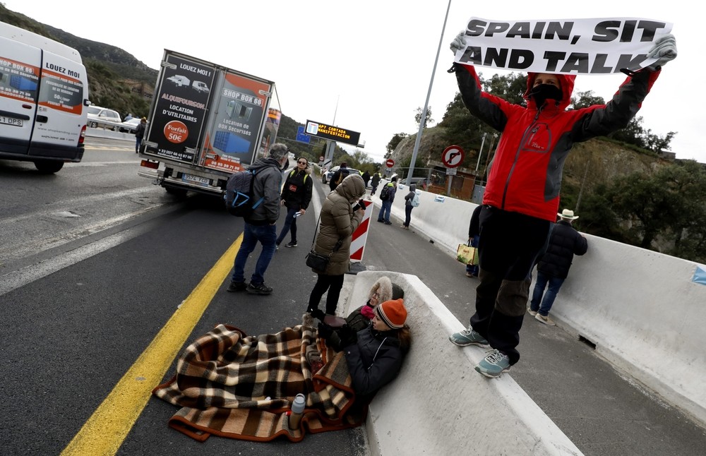 Tsunami Democràtic corta la AP-7 en la frontera con Francia 