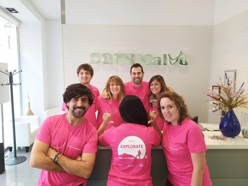 Clínicas Dentales Sonrisalud se unen a la lucha contra el cáncer de mama.   / Diario de Burgos