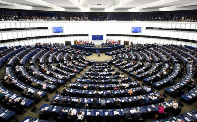 Bruselas eleva el déficit para España al 2,3 % para 2019