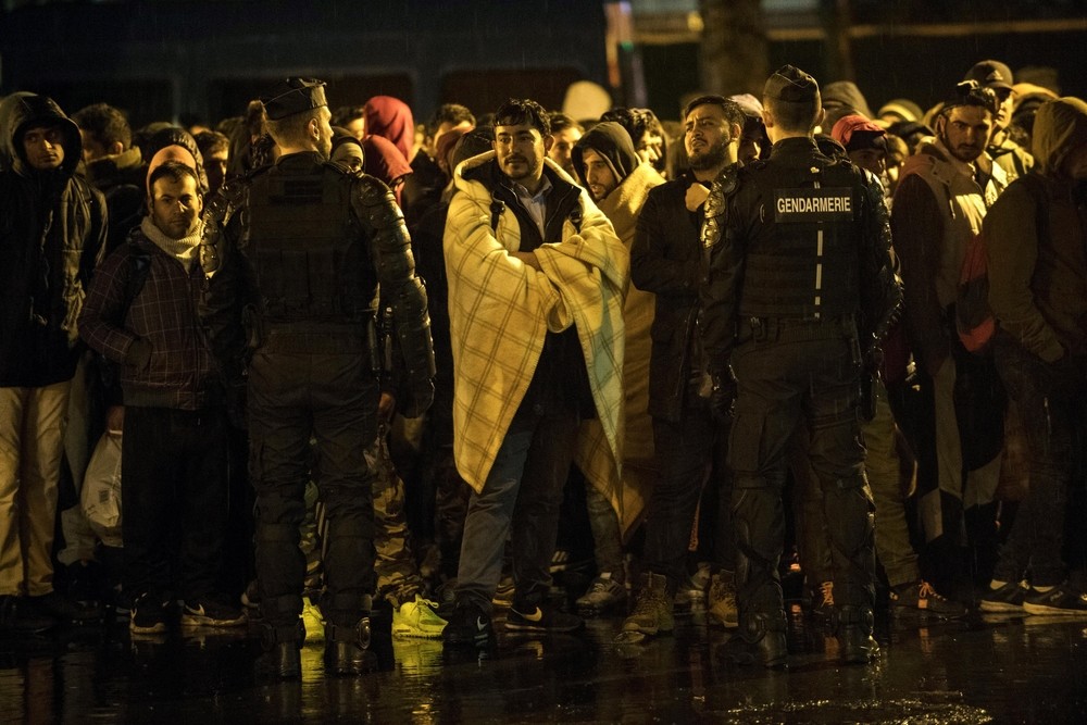 La Policía desaloja un campamento de migrantes en París
