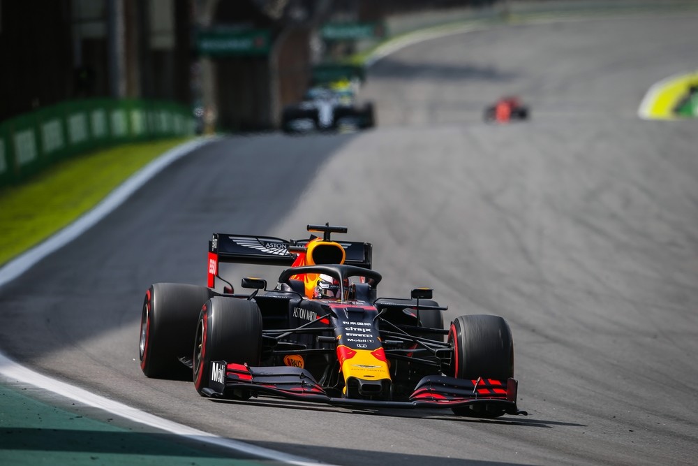 Verstappen gana en Brasil con remontada épica de Sainz