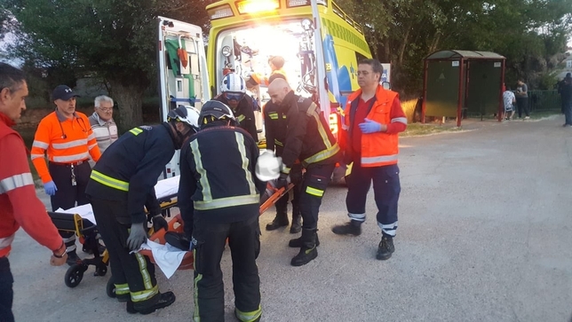 Heridas dos mujeres al caer por un puente en Cogollos