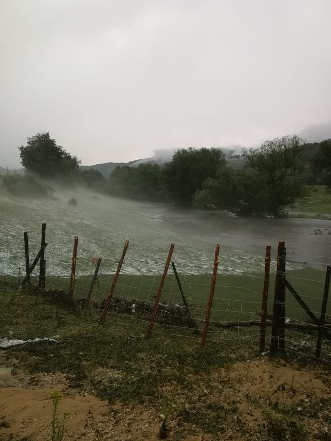 Una tormenta de granizo y lluvia descarga sobre Canicosa 