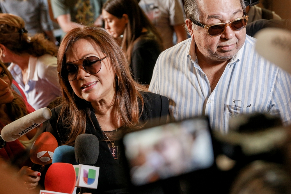 La cantante Á?ngela Carrasco visita la capilla ardiente de Camilo Sesto, instalada en la sede de la SGA, un dÁ­a después de su fallecimiento, el 8 de septiembre de 2019.

  / RICARDO RUBIO