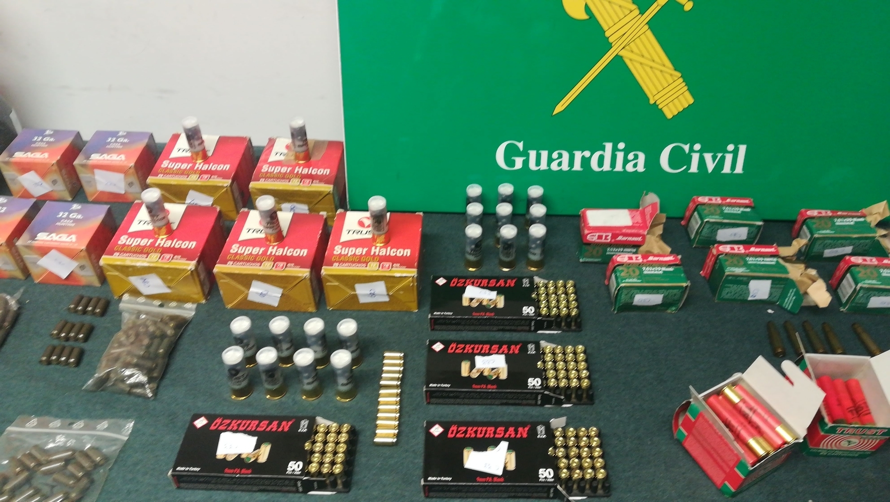 El detenido por la Guardia Civil tenía 26 armas y explosivos