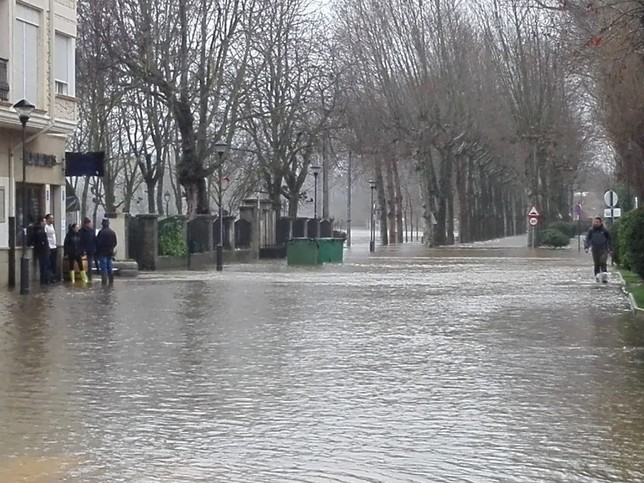 El desbordamiento del Nela inunda Villarcayo