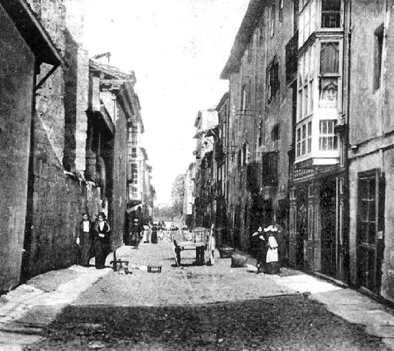 Imagen de la calle Santa María Bajera en los años treinta.