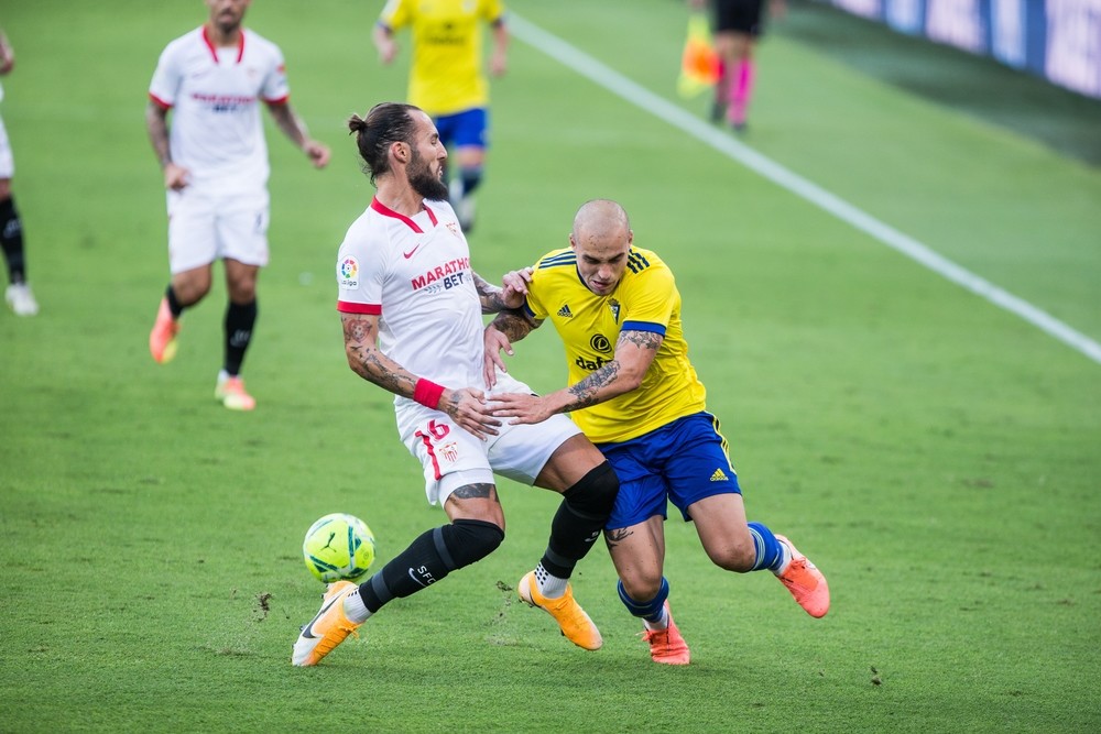 El Sevilla vence al Cádiz en un final trepidante
