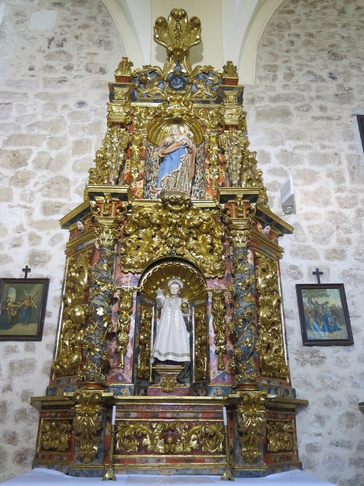 El retablo del Niño Jesús se ha restaurado gracias a la contribución de una familia.