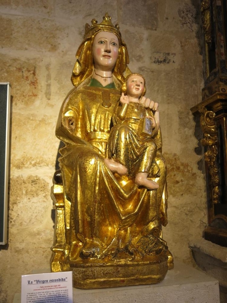 Talla de la 'Virgen Escondida'.