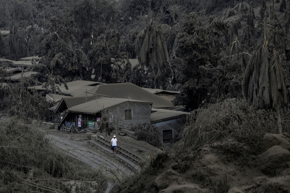 Manila se cubre con las cenizas del Taal, que ya escupe lava