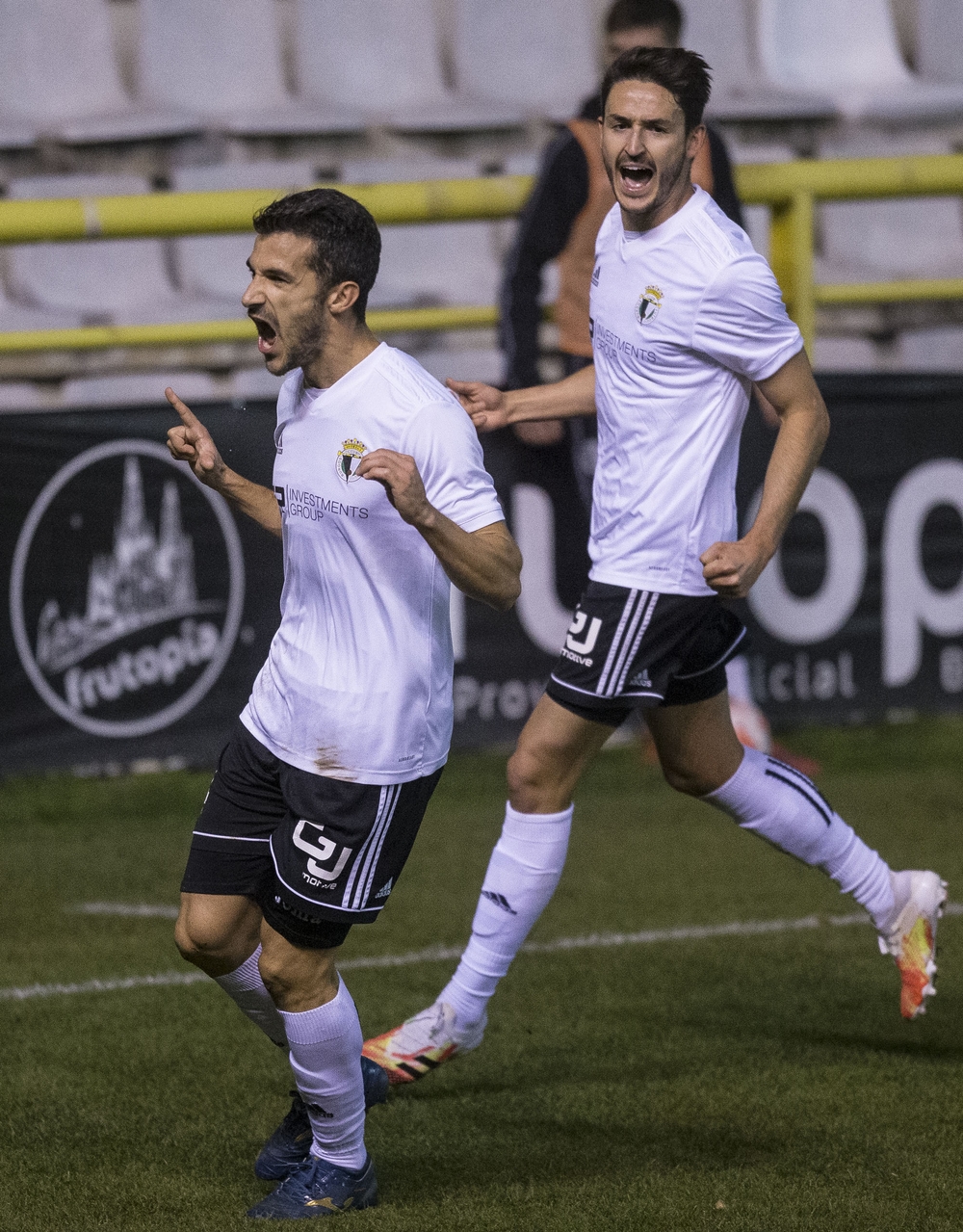 Míchel Zabaco celebra el 1-0 anotado ante el Marino de Luanco el pasado sábado. 