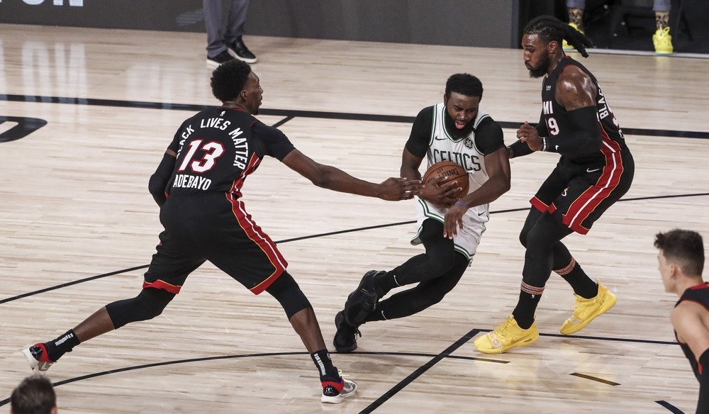 Adebayo mete a los Heat en las Finales de la NBA