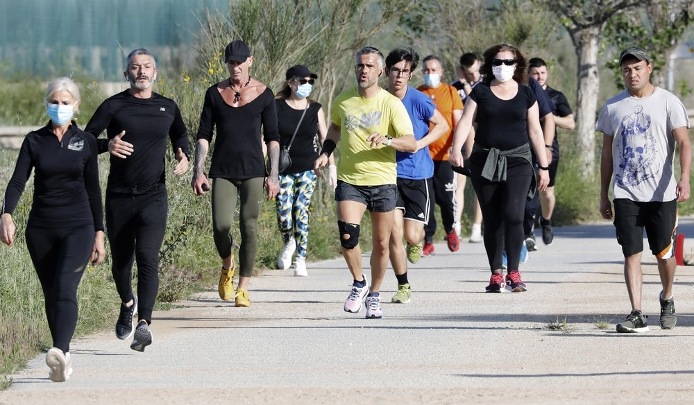 Miles de personas se lanzan a la calle tras 48 días de encierro