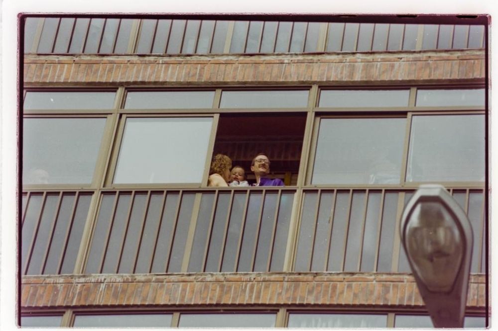 Ortega Lara, en el balcón de su casa horas después de su liberación. 