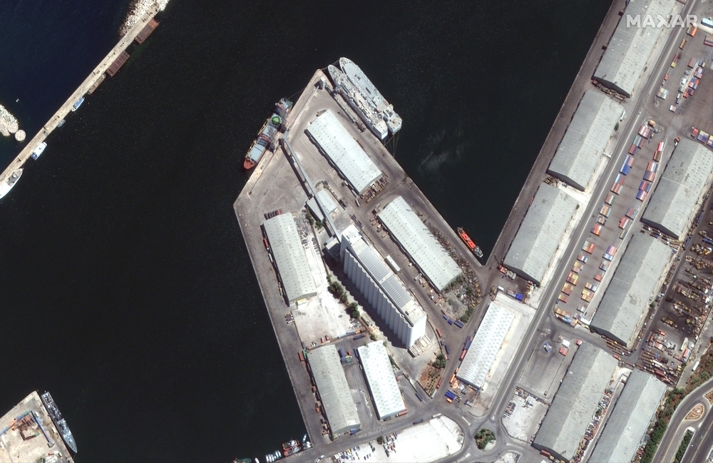 A satellite image shows the port of Beirut  / MAXAR TECHNOLOGIES