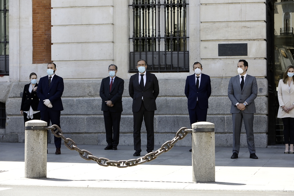 Minuto de silencio del Gobierno de Madrid por las vÁ­ctimas del COVID-19  / JOSEFINA BLANCO