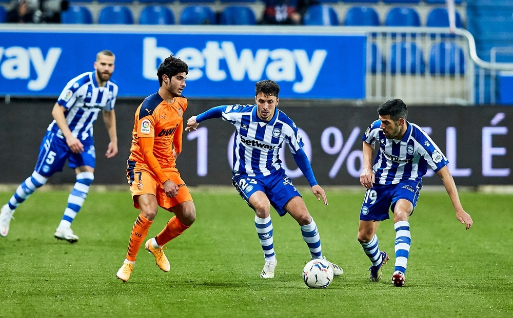 El Valencia roza la remontada ante el Alavés