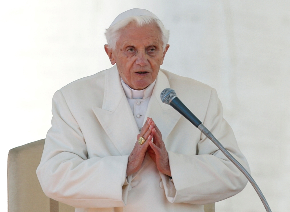 Benedicto XVI retira su firma del libro que apoya el celibato