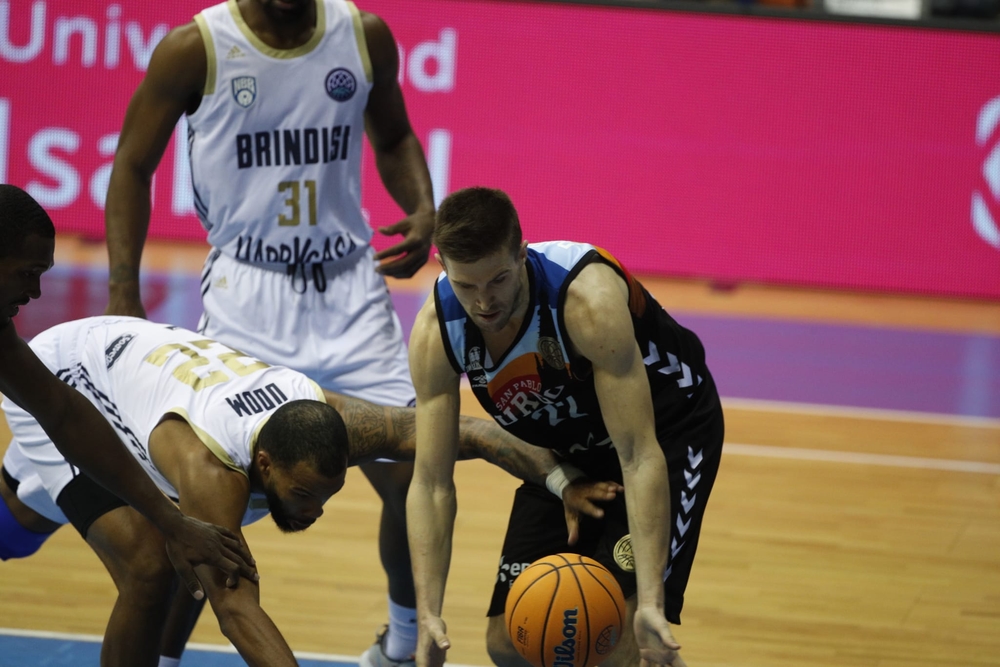 Hereda San Pablo Burgos - Happy Casa Brindisi, en el Coliseum.   / VALDIVIELSO