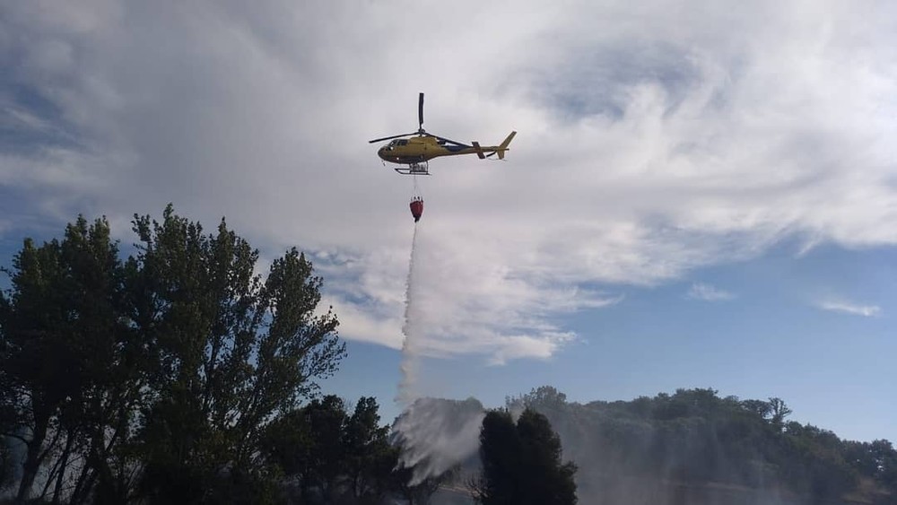 Al lugar se ha desplazado un helicóptero con la base en Pradoluengo.