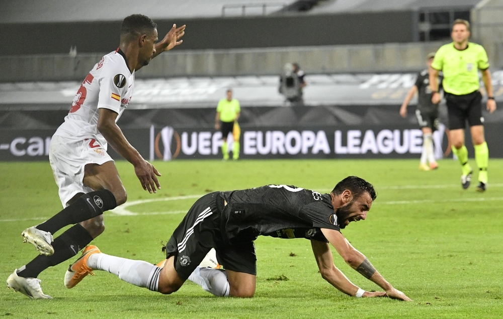 Bono y De Jong dirigen al Sevilla a la final