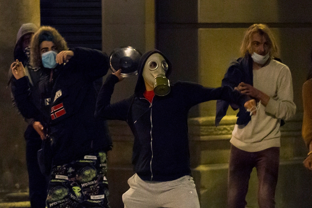 Altercados en el centro de Barcelona tras una manifestación negacionista  / QUIQUE GARCIA