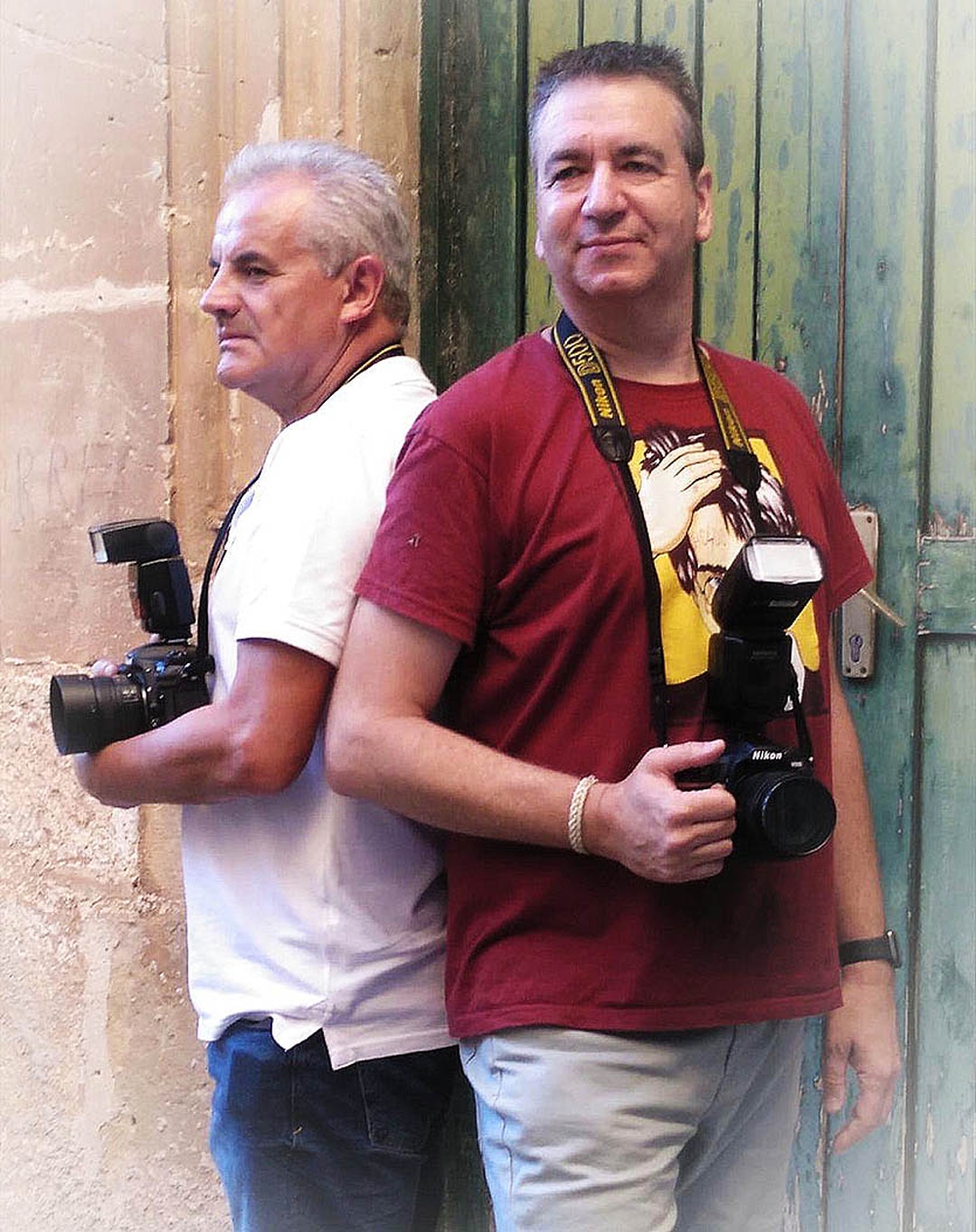 Vicente Gómez y Jony Arnaiz, además de actores, son los encargados de retratar con la cámara a los modelos.   / S.F.L.