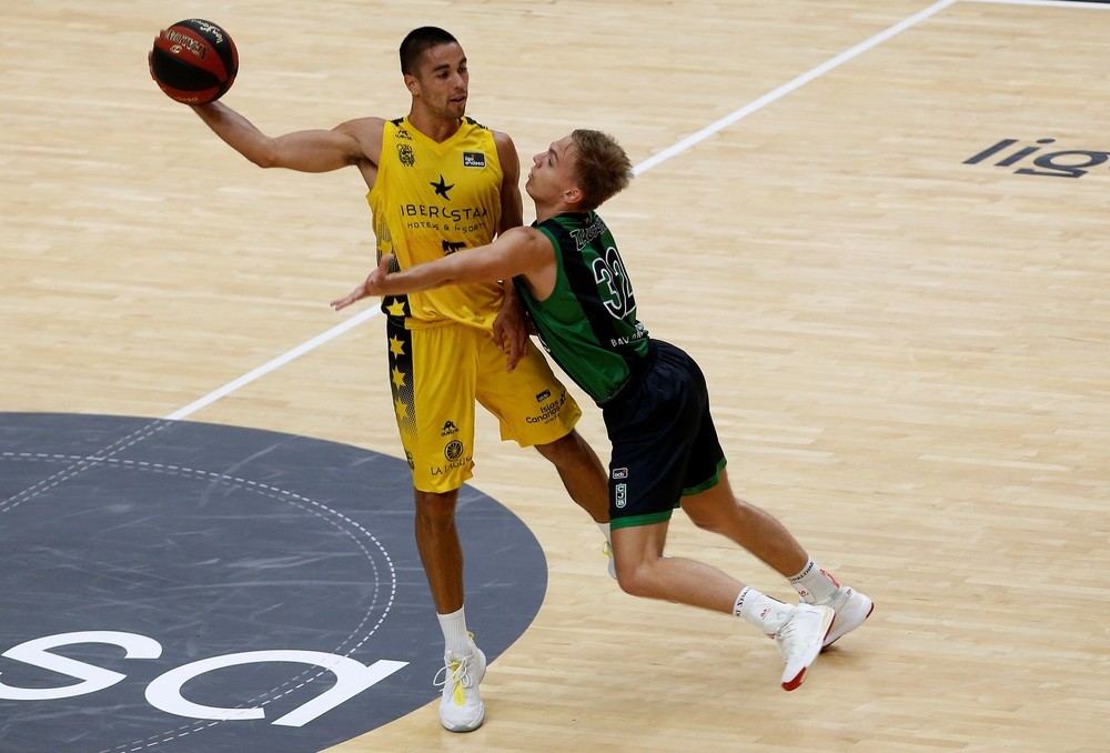 El Iberostar Tenerife mete al Baskonia en semifinales
