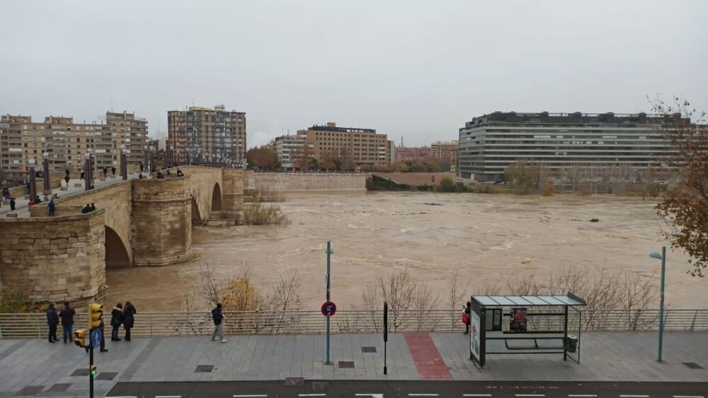 Zaragoza mantiene la alerta ante la crecida del Ebro