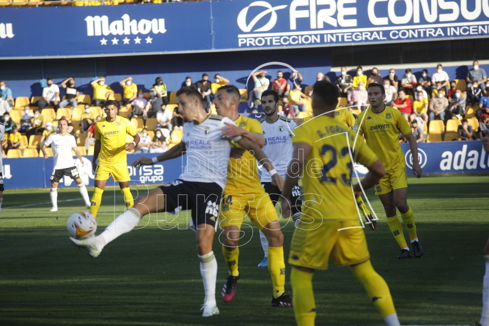 La derrota del Burgos CF en Alcorcón, en imágenes.  / JESÚS J. MATÍAS