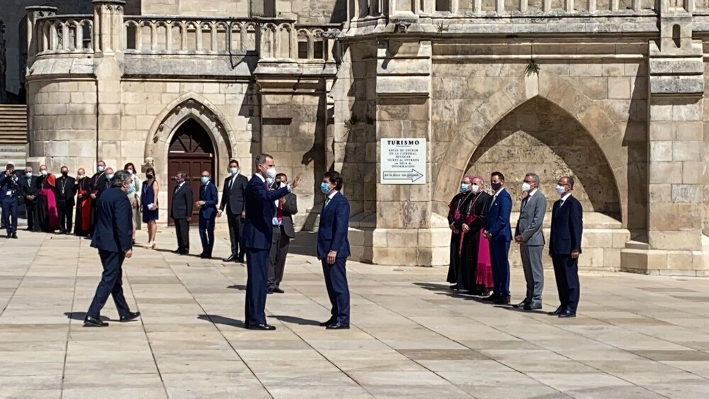 El Rey Felipe VI llega a la Catedral de Burgos para inaugurar 'Lux'.  / EUROPA PRESS