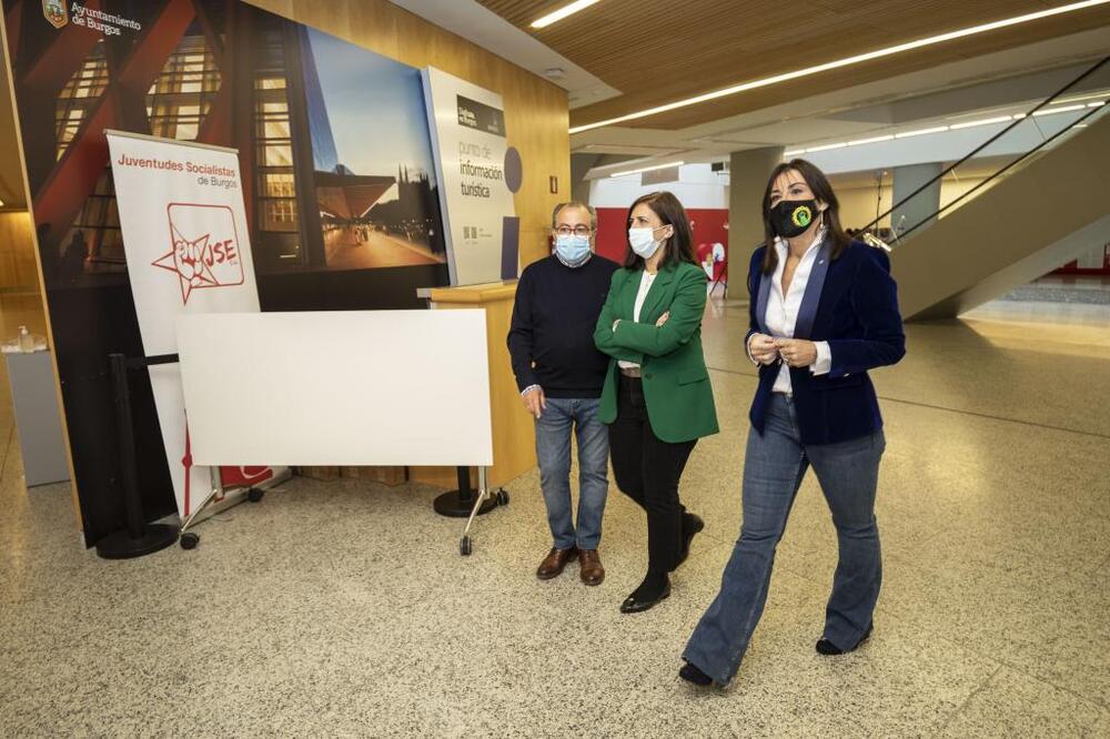 Preparativos en el Fórum para el Congreso Autonómico del PSOE de Castilla y León.  / JESÚS J. MATÍAS