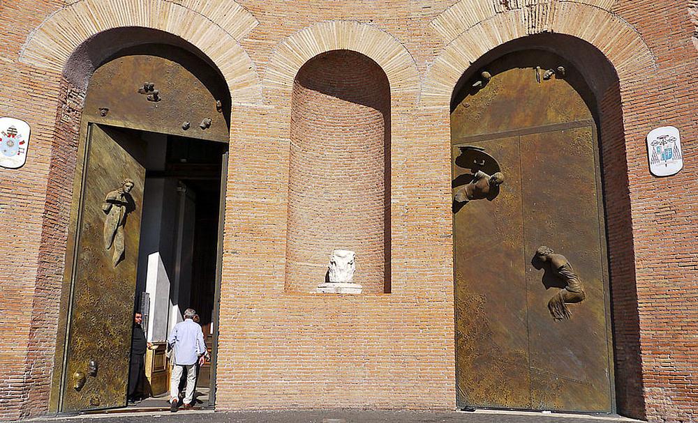 Puertas de Mirotaj en la Basílica de Santa María de los Ángeles y los Mártires (Roma).   / Diario de Burgos