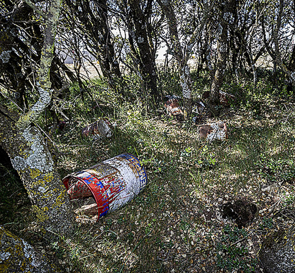 El cementerio de los cubos de pintura. 