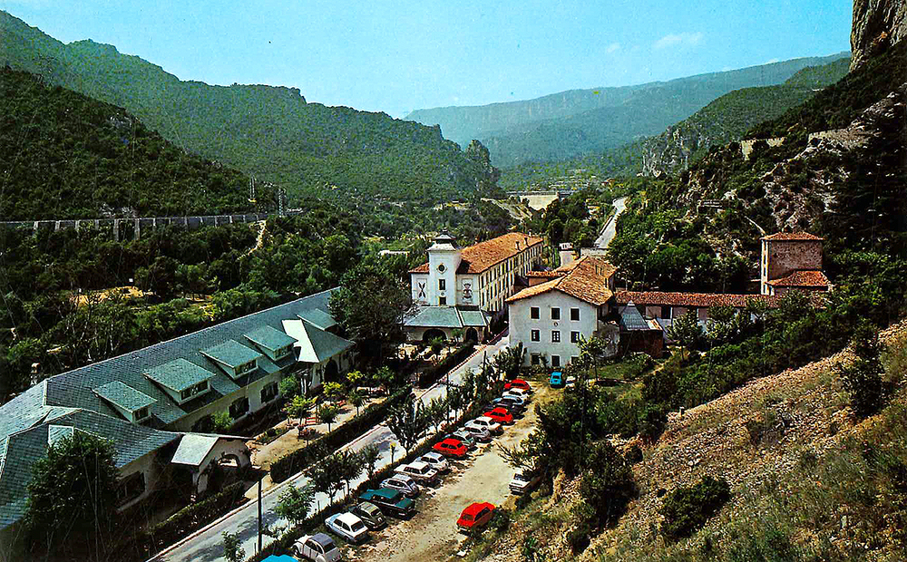 Imagen de las instalaciones del balneario en la segunda mitad del siglo XX, cuando las usaba el Sindicato Vertical. 