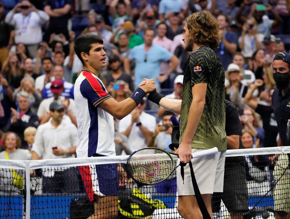 El fenómeno Alcaraz triunfa en Nueva York ante Tsitsipas