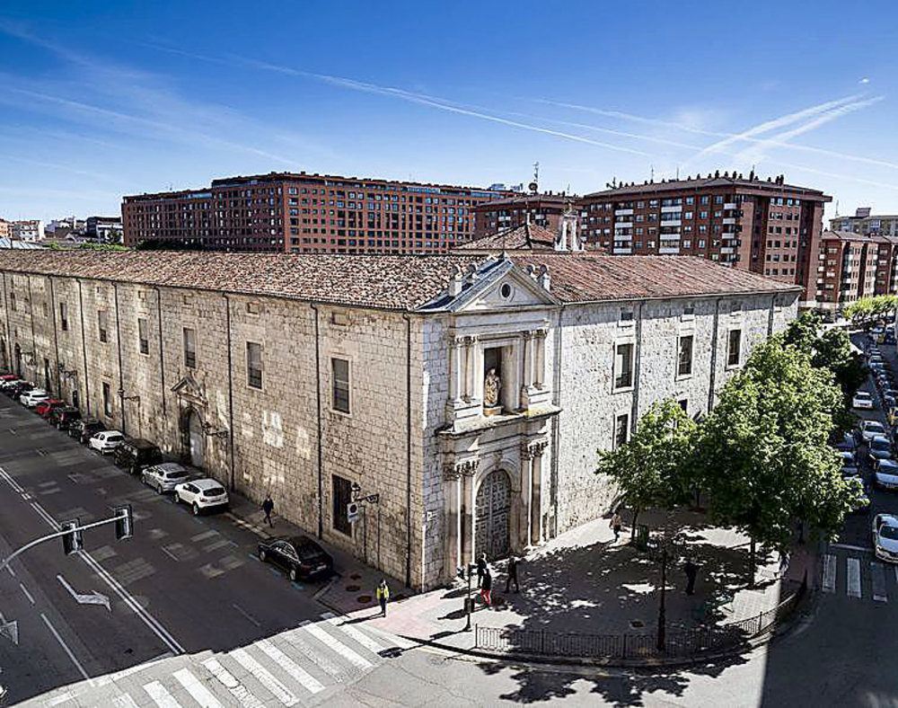 El edificio renacentista de la calle Madrid lleva años esperando su arreglo.
