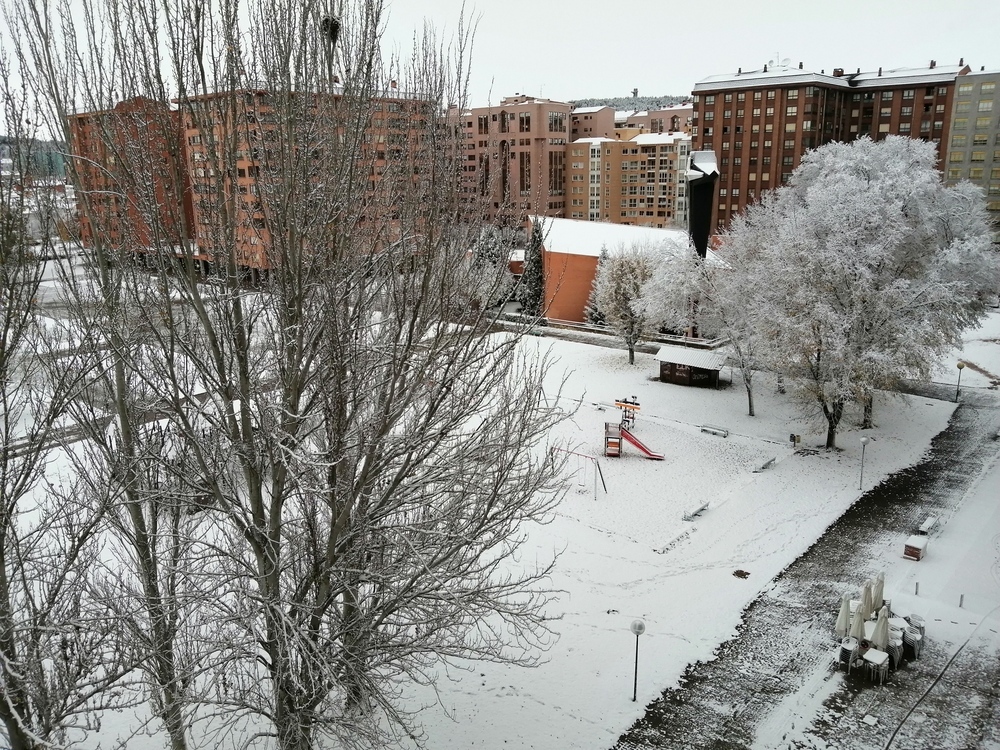 El Parque de la Luz, en el barrio del G-3, cubierto por la nieve 