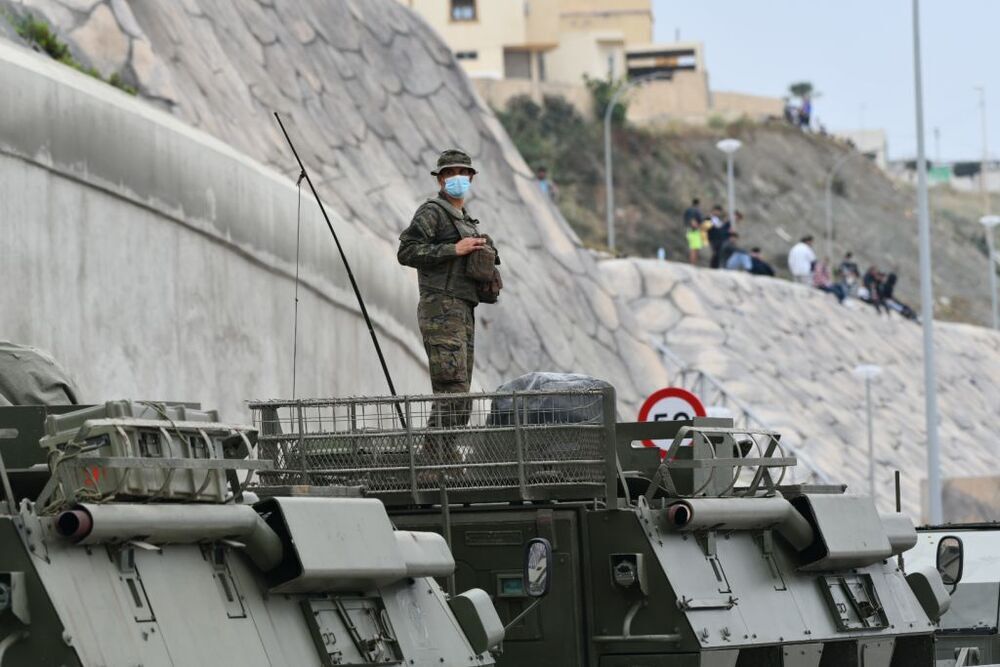 Ceuta se blinda tras la llegada masiva de inmigrantes